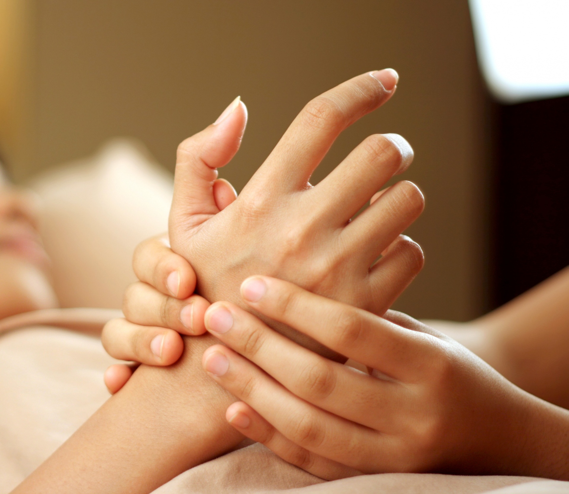 hand-massage-3.jpg hand-massage-3.jpg
